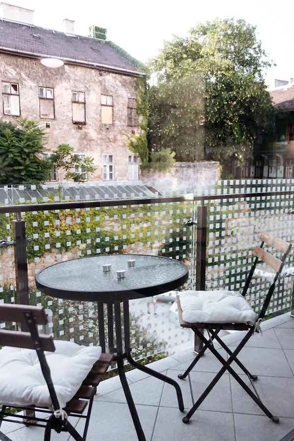 B 204, Apartments In The Heart Of Budapest 0*,