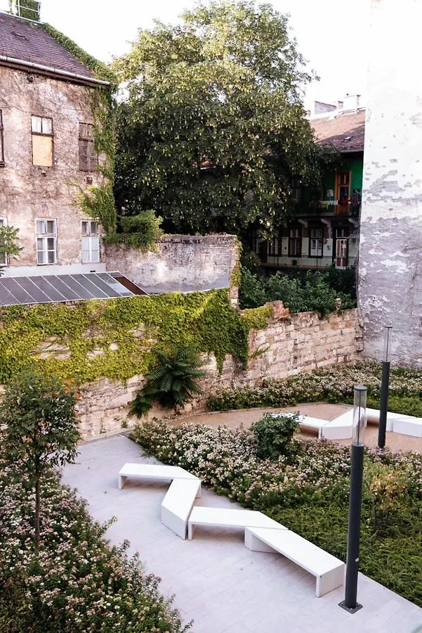 B 204, Apartments In The Heart Of Budapest