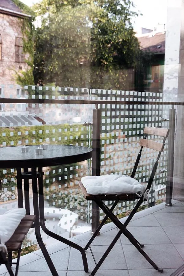 B 204, Apartments In The Heart Of بودابست